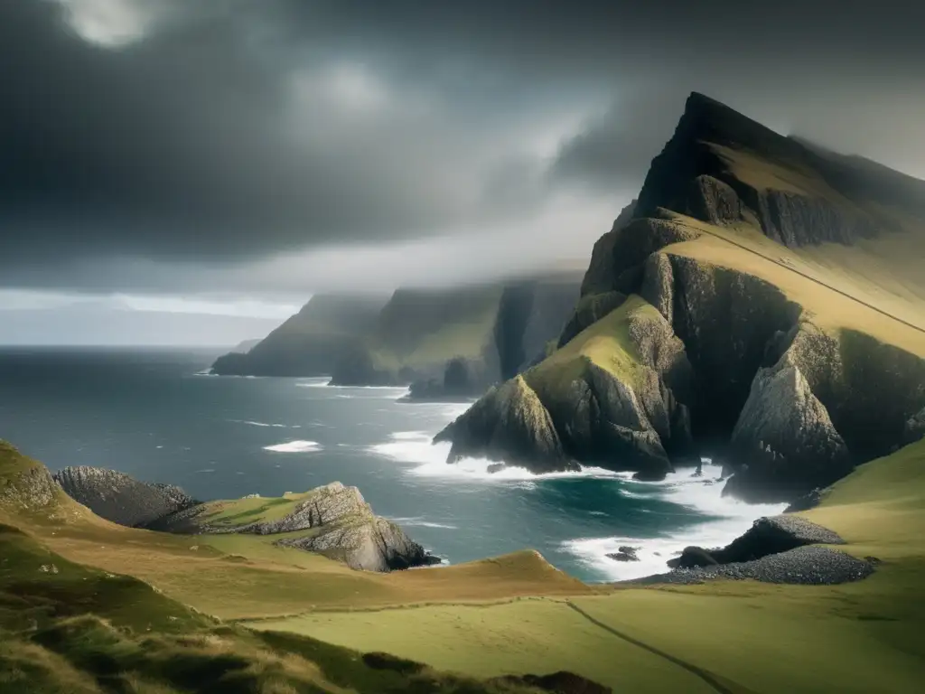 Impresionante vista de la accidentada costa de la isla de Hirta en Escocia, con acantilados, olas y un cielo nublado. <b>Vida en la isla de Hirta.